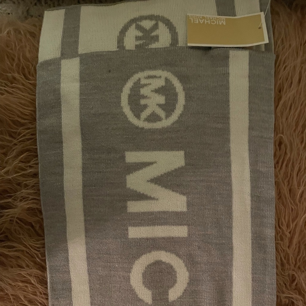 Michael Kors scarf never worn